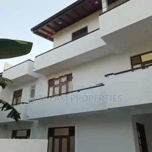 Three Story Luxury House For Sale in Borelesgamuwa