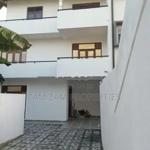 Three Story Luxury House For Sale in Borelesgamuwa