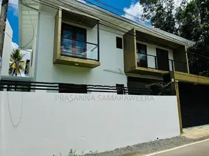 Modern Brand New House at Close to Main Bus Road Piliyandala