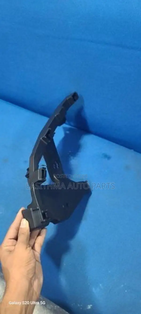 Civic Head Light Bracket