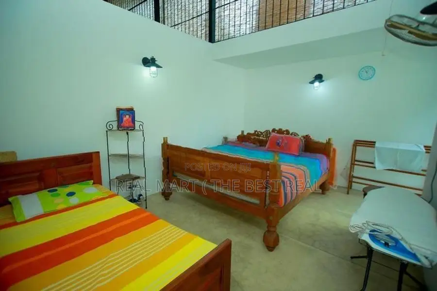 Minuwangoda 3BR (145P) Luxury House for Sale