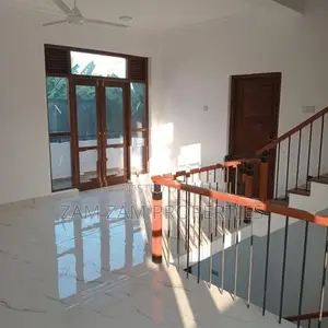 Three Story Luxury House For Sale in Borelesgamuwa