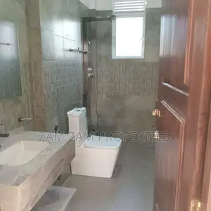 Three Story Luxury House For Sale in Borelesgamuwa