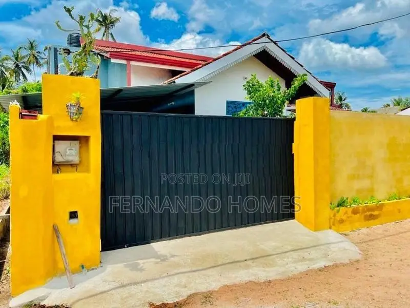 Antique Type Of Designs 3 Bed Rooms Villa For Sale In Negombo Area