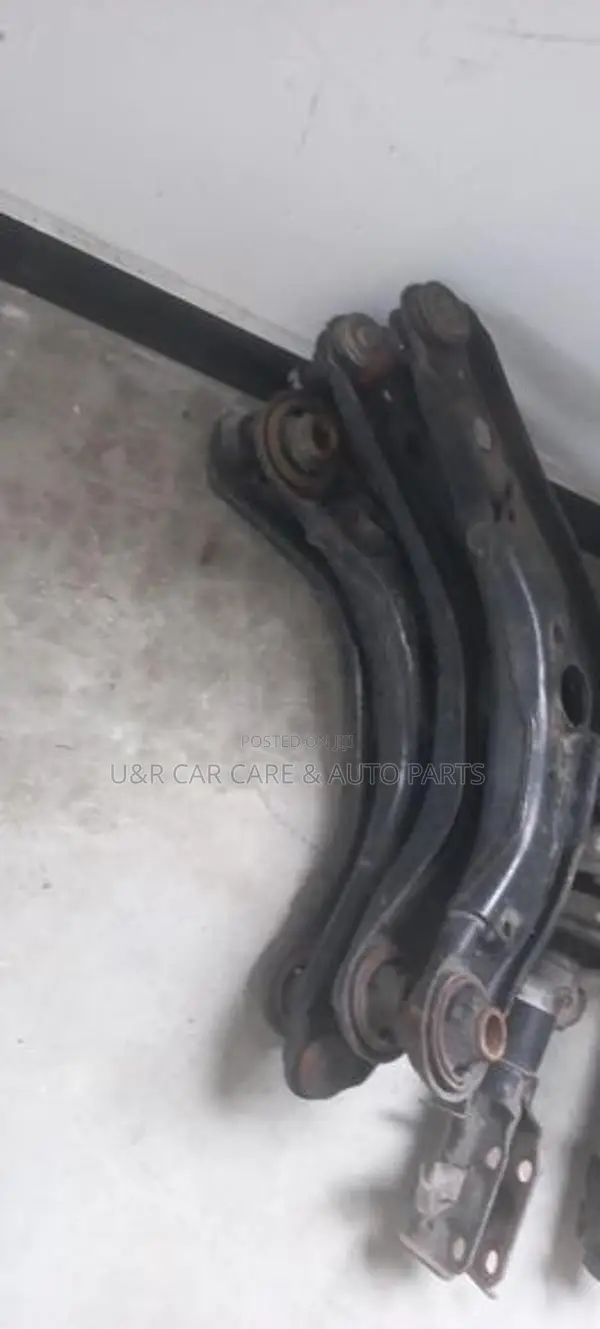 Toyota Aqua Lower Arm
