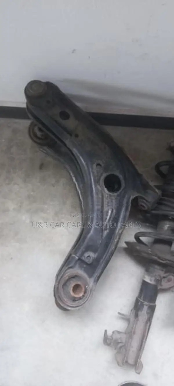 Toyota Aqua Lower Arm