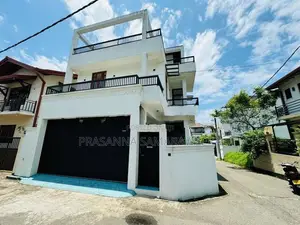 අලංකාර අති සුඛෝපභෝගී නවීනතම සුවිසල් දෙමහල් නිවස විකිණීමට Piliyandala