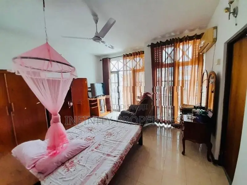 (AFA137) 03 Storey House for Sale Nugegoda