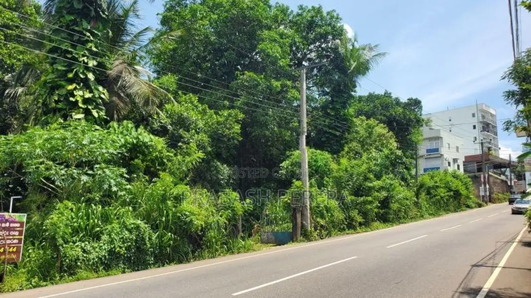 4.5 Acres Commercial Land for Sale in Thalawathugoda