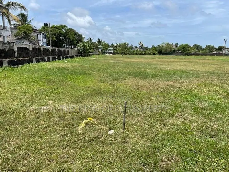 Commercial Land for sale in Rathmalana