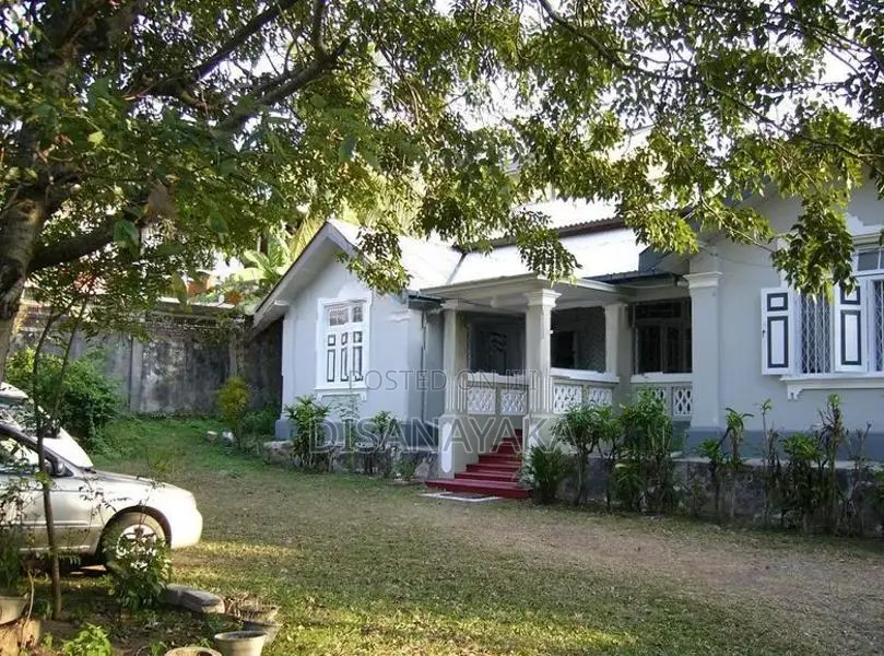 old bungalow with land for sale nugegoda