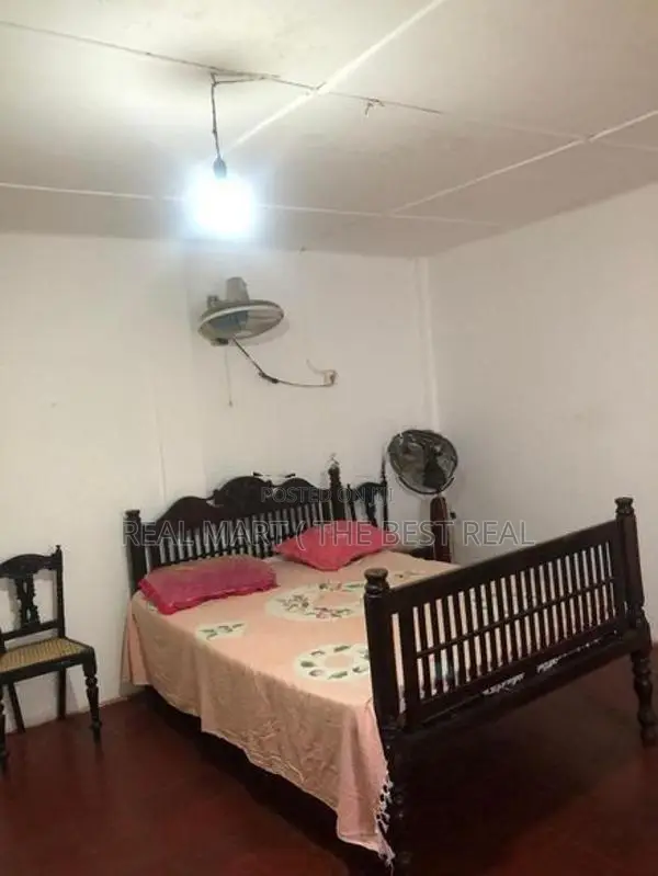 Colombo 15 : 3BR (17P) House for Sale at De la salle street