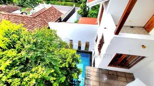 Luxury House for sale in Nugegoda