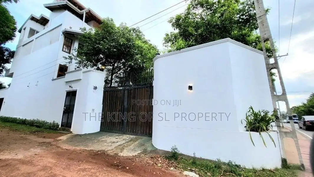 Luxury House for sale in Nugegoda