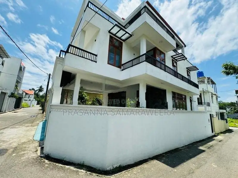 Modern Brand New solid super luxury 2 Story House-piliyandala