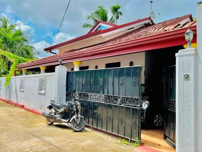 5 Bed Rooms Upstairs Good House For Sale In Negombo Area Dalupotha