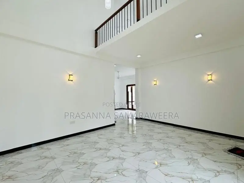 Brand New solid Modern 2 Story House-piliyandala