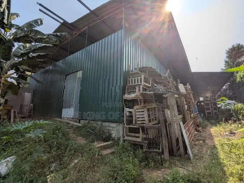 Warehouse for sale in Moratuva