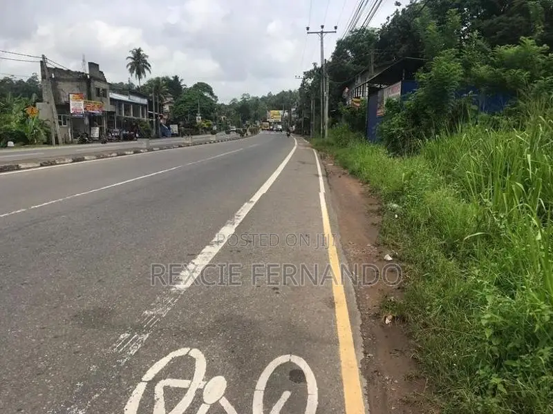 Land with Old House Galagedara