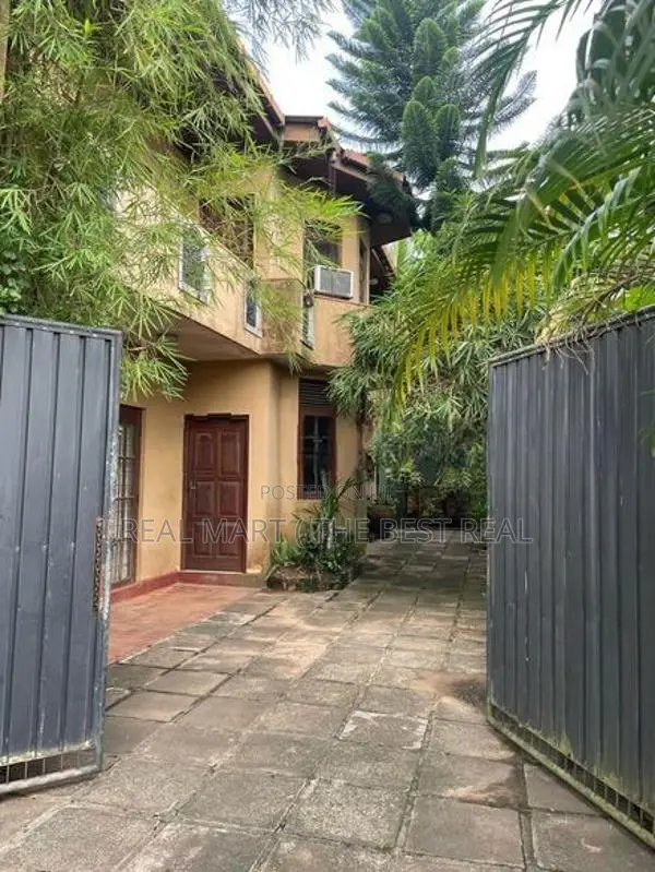 Ethul kotte : 5BR (14.11P) House for Sale near Main Road