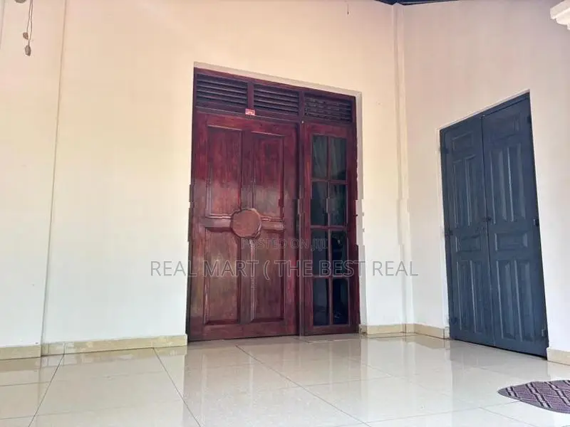 Hanwella : 3BR (29.75P) House for Sale at Avissawella road