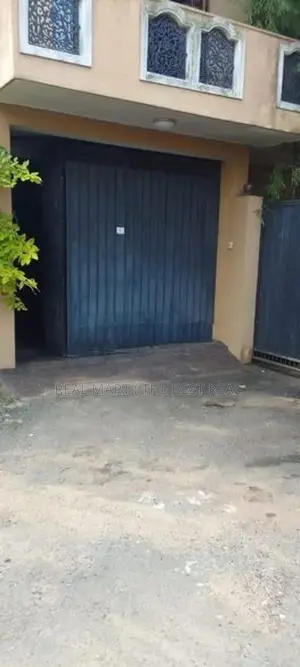 Ethul kotte : 5BR (14.11P) House for Sale near Main Road