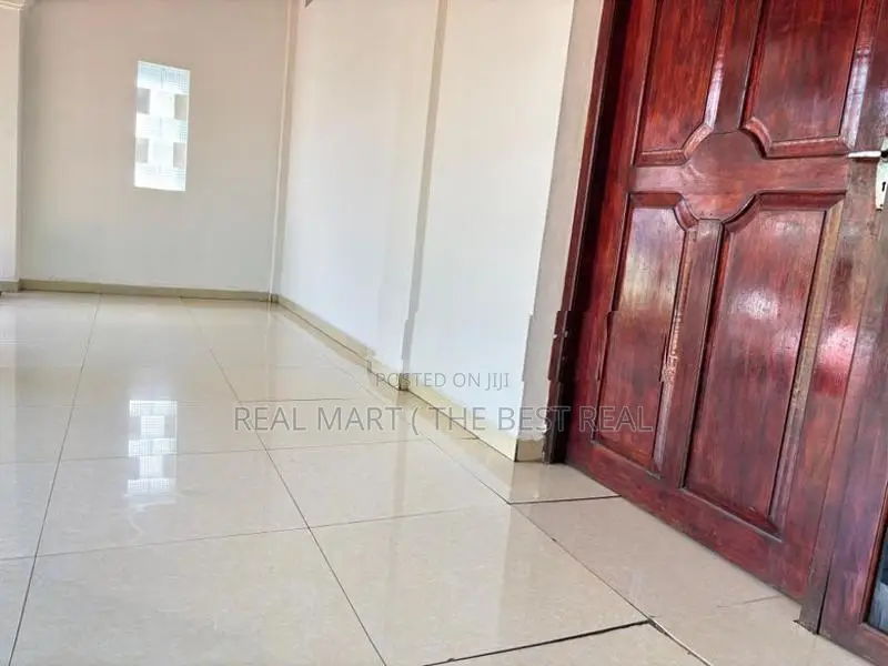 Hanwella : 3BR (29.75P) House for Sale at Avissawella road