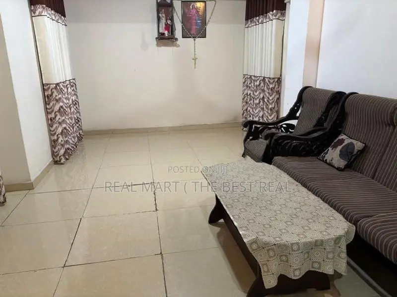 Hanwella : 3BR (29.75P) House for Sale at Avissawella road