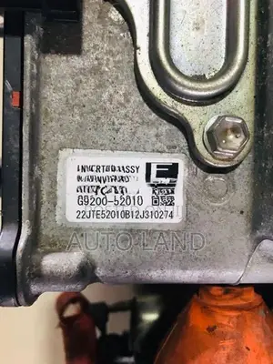 Toyota Aqua NHP10 Inverter
