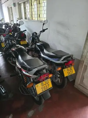 Bajaj CT100 2023