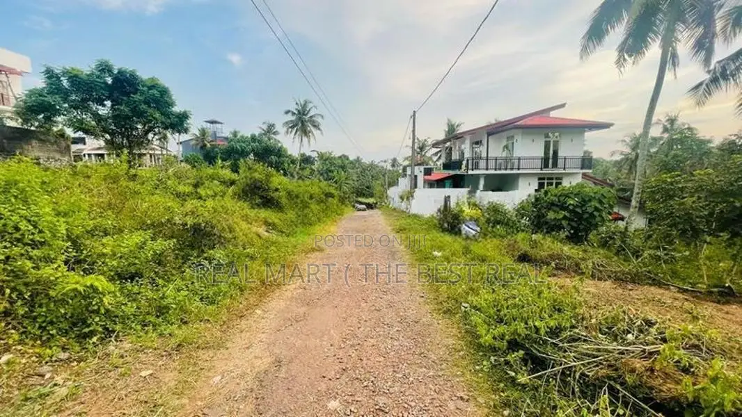 Kiribathgoda : 10 perches Land for Sale at Makola