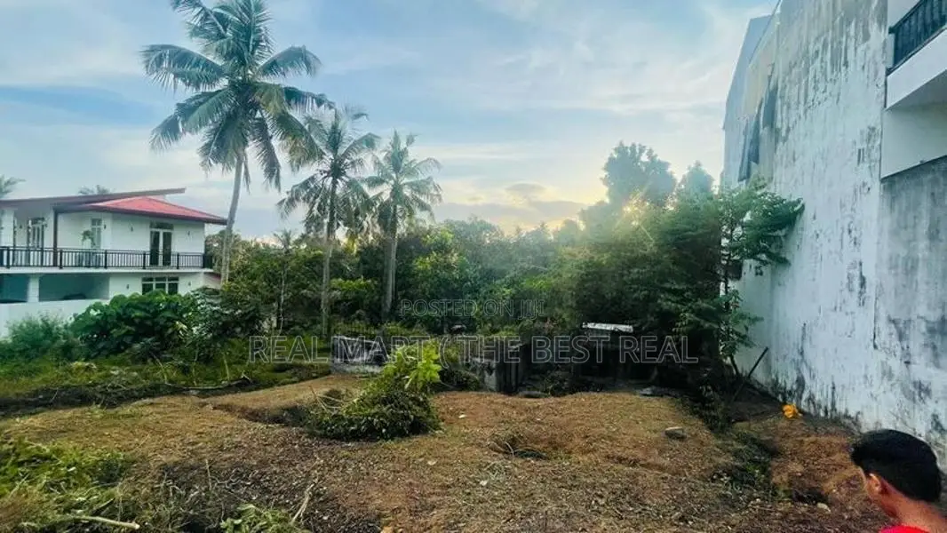 Kiribathgoda : 10 perches Land for Sale at Makola
