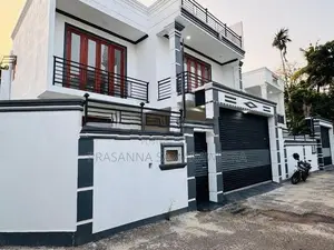 අති සුඛෝපභෝගී අලංකාර නවීනතම සුවිසල් දෙමහල් නිවස විකිණීමට piliyandala