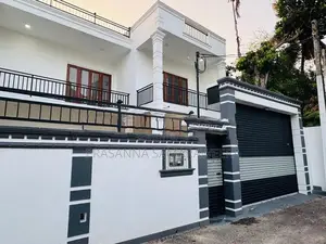 අති සුඛෝපභෝගී අලංකාර නවීනතම සුවිසල් දෙමහල් නිවස විකිණීමට piliyandala