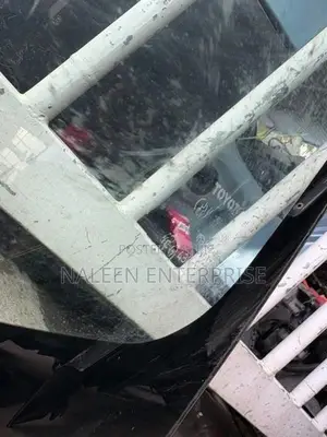 Toyota Vitz SCP10 Windscreen