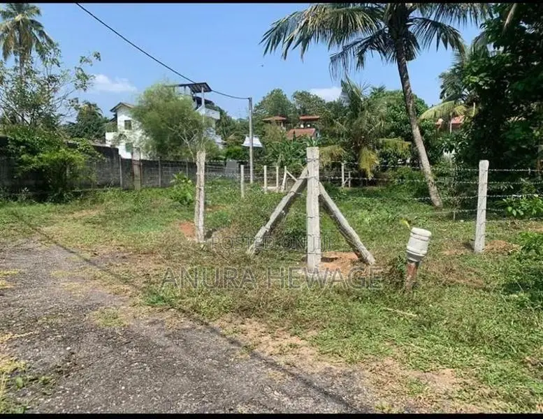 Land for Sale Mahara,200m to Kandy Road. (ID : MAHR001)