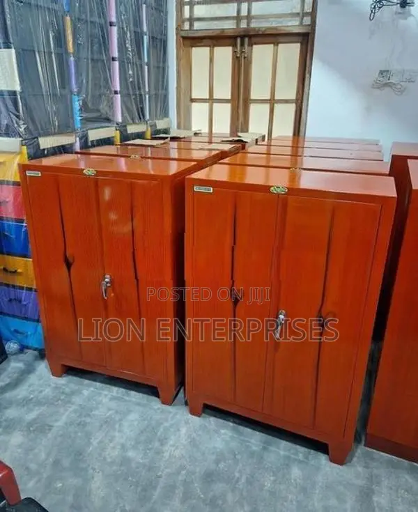 4×2.5 Ft Steel Cupboards