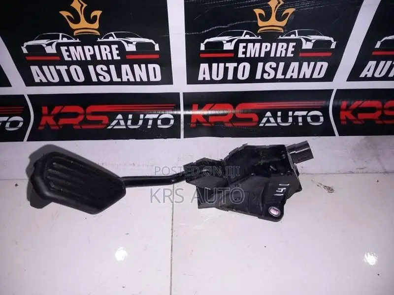 Toyota Axio 141 Accelerator Paddle