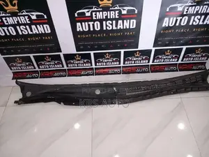 Toyota Premio 240 Wiper Panel