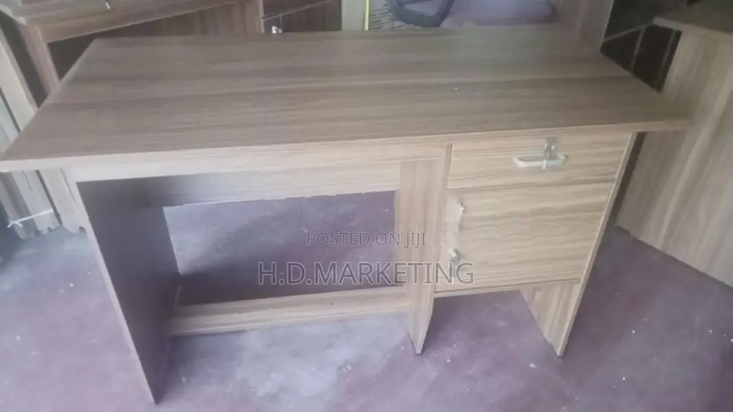 4*2 Ft Melamine Office Table