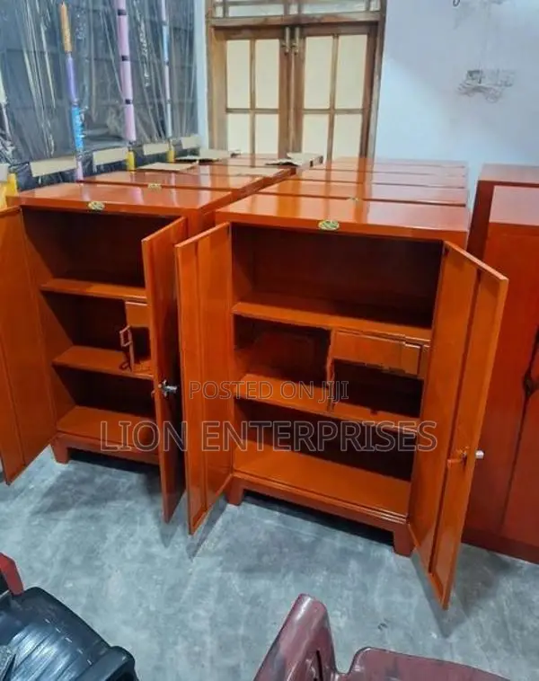 4×2.5 Ft Steel Cupboards