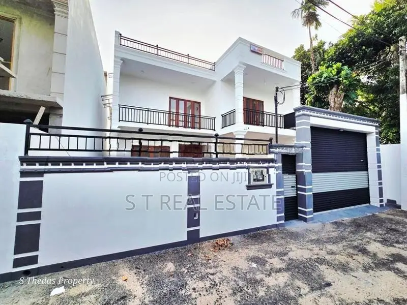 Newly Build Luxury 3 Storey House for Sale in Piliyandala
