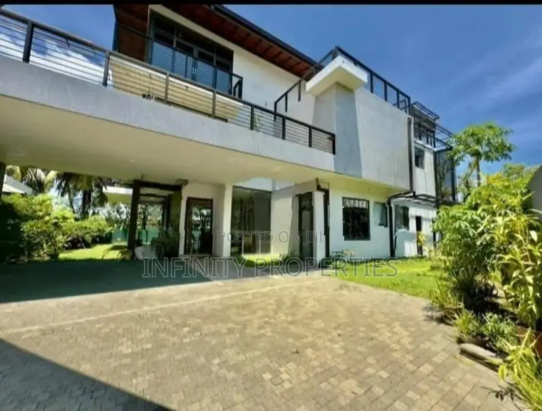 (AFA216) Luxury 5-Bedroom Home for Sale - Thalawathugoda