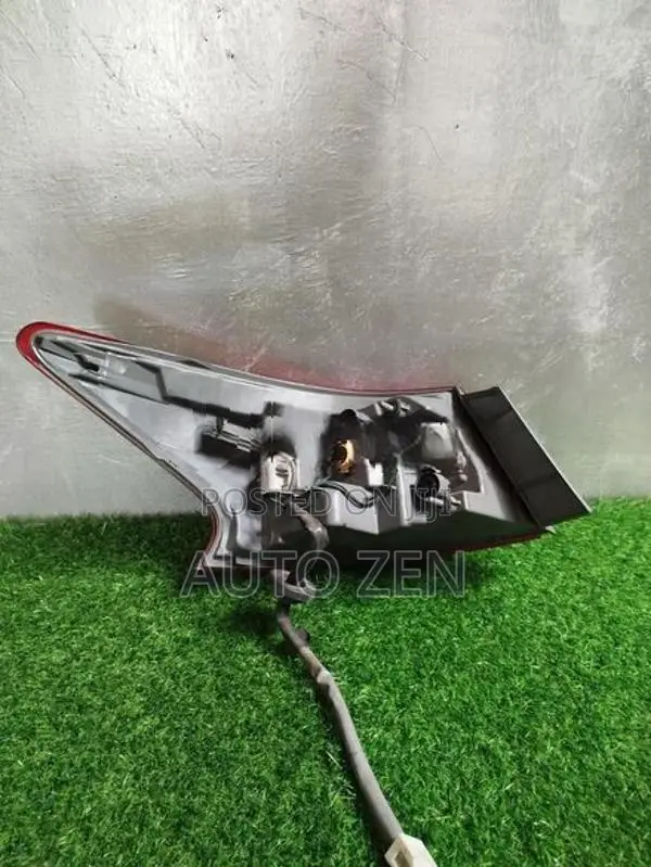 B17 Taill Light Right Side