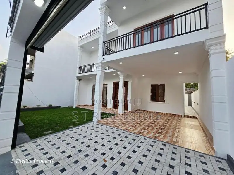 Brand New Luxury Three Story House For Sale In Piliyandala