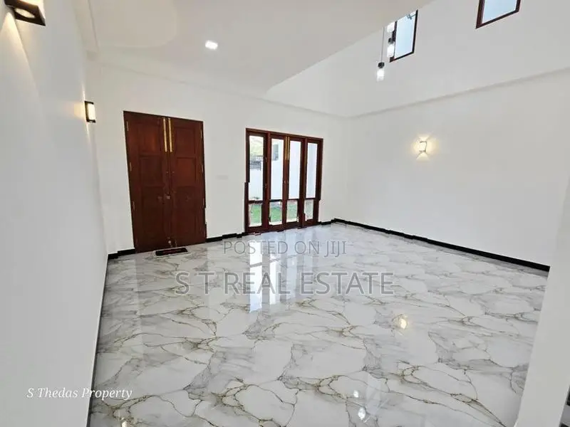 Brand New Luxury Three Story House For Sale In Piliyandala