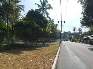 Land In Yakkala Commercial Plots