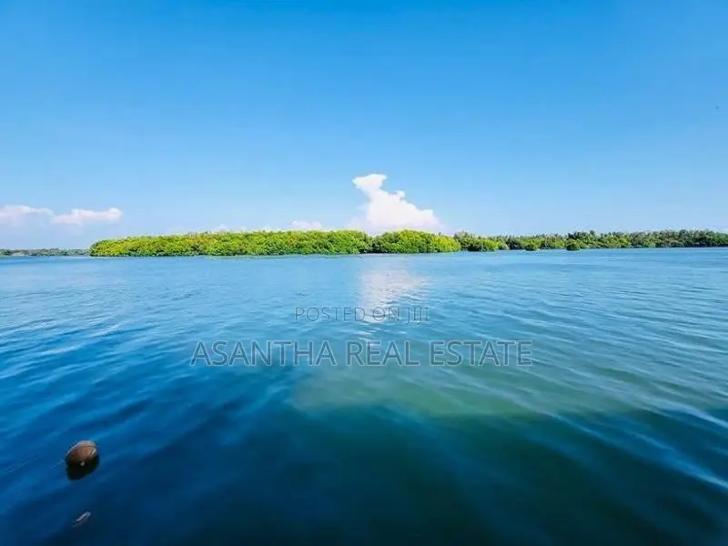 (NNI277) Rectangular property within the main tourism area in Bentota