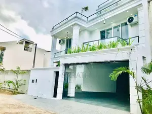 New Modern Luxury House In Battaramulla