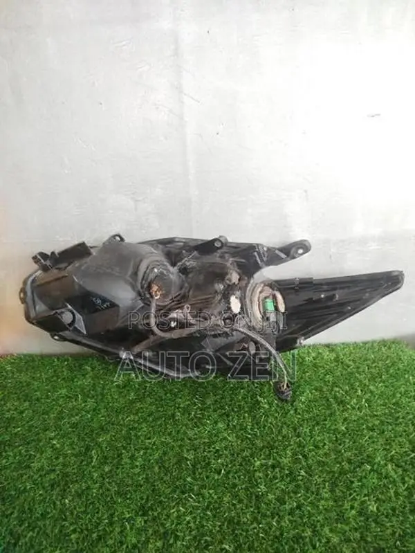 PRIUS 30 2010 MDL HEADLIGHT RIGHT SIDE